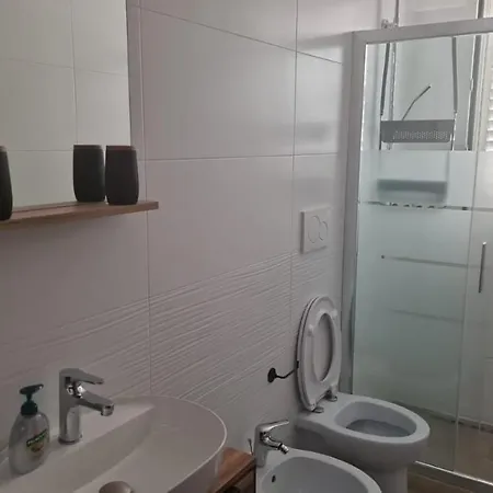 Orchidea Casa Vacanza * 카스트로